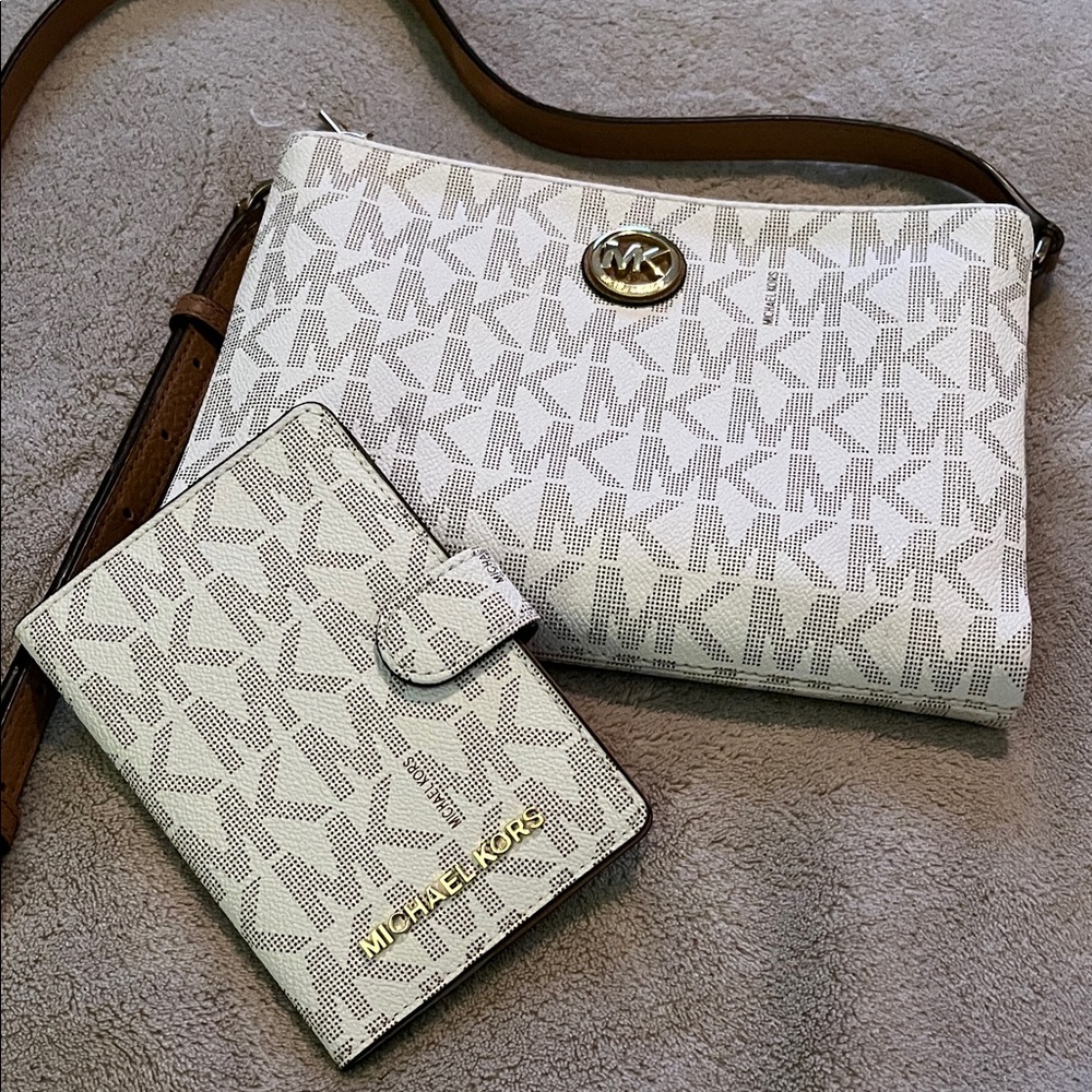 Michael Kors Crossbody Bag and Matching Wallet with lots of Fun Storage Space!